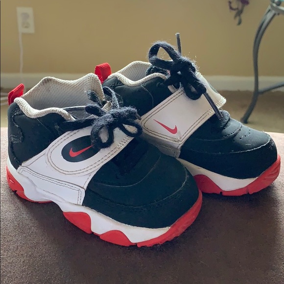 Unisex Toddler Nikes - Picture 1 of 3